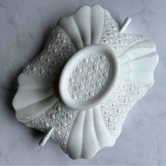 Vintage Fenton White Milk Glass Daisy & Buttons Bowl - Large - Picture 7 of 17